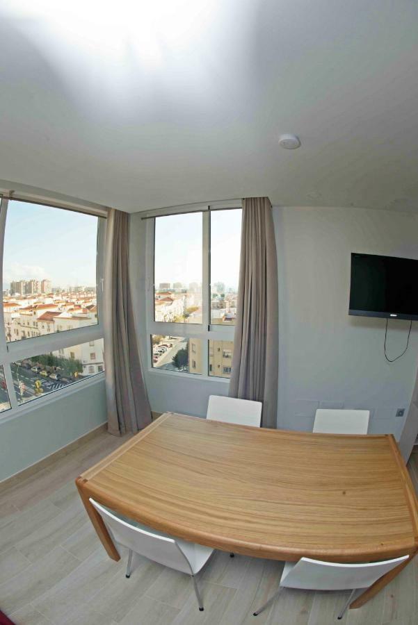 מאלגה Modern & Stylish Loft With Breathtaking Views Free Wifi - Close To The Sea מראה חיצוני תמונה